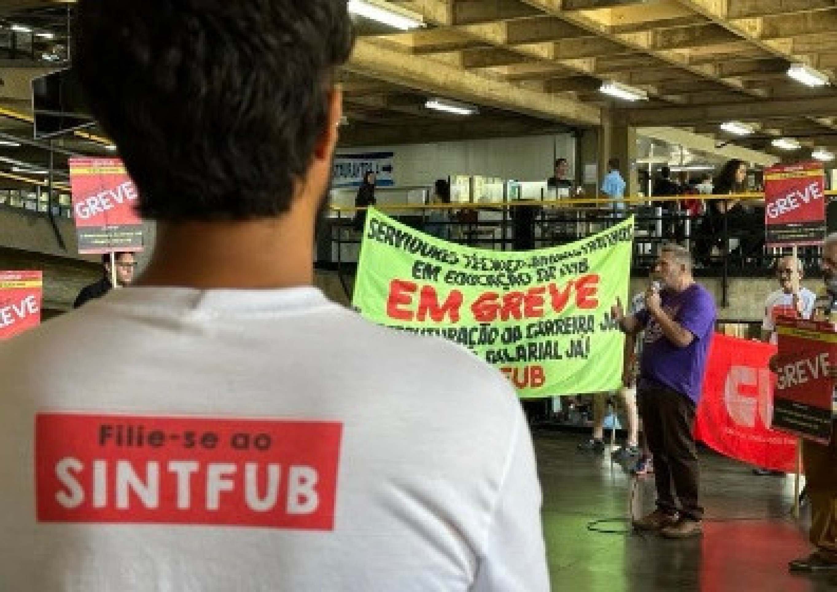Servidores técnico-administrativos da UnB aprovam greve a partir de 20 de março
