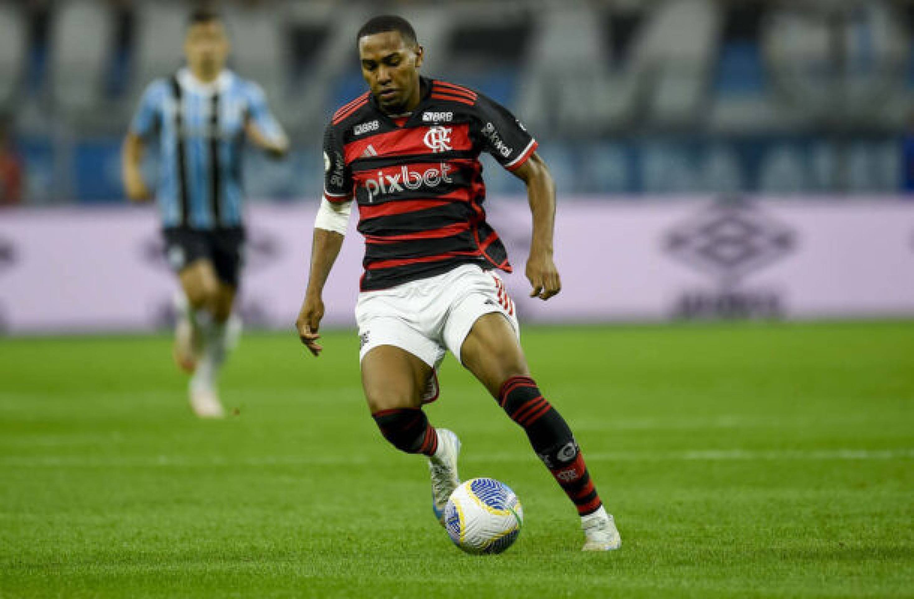 Flamengo vai definir situação de Lorran em janela extra