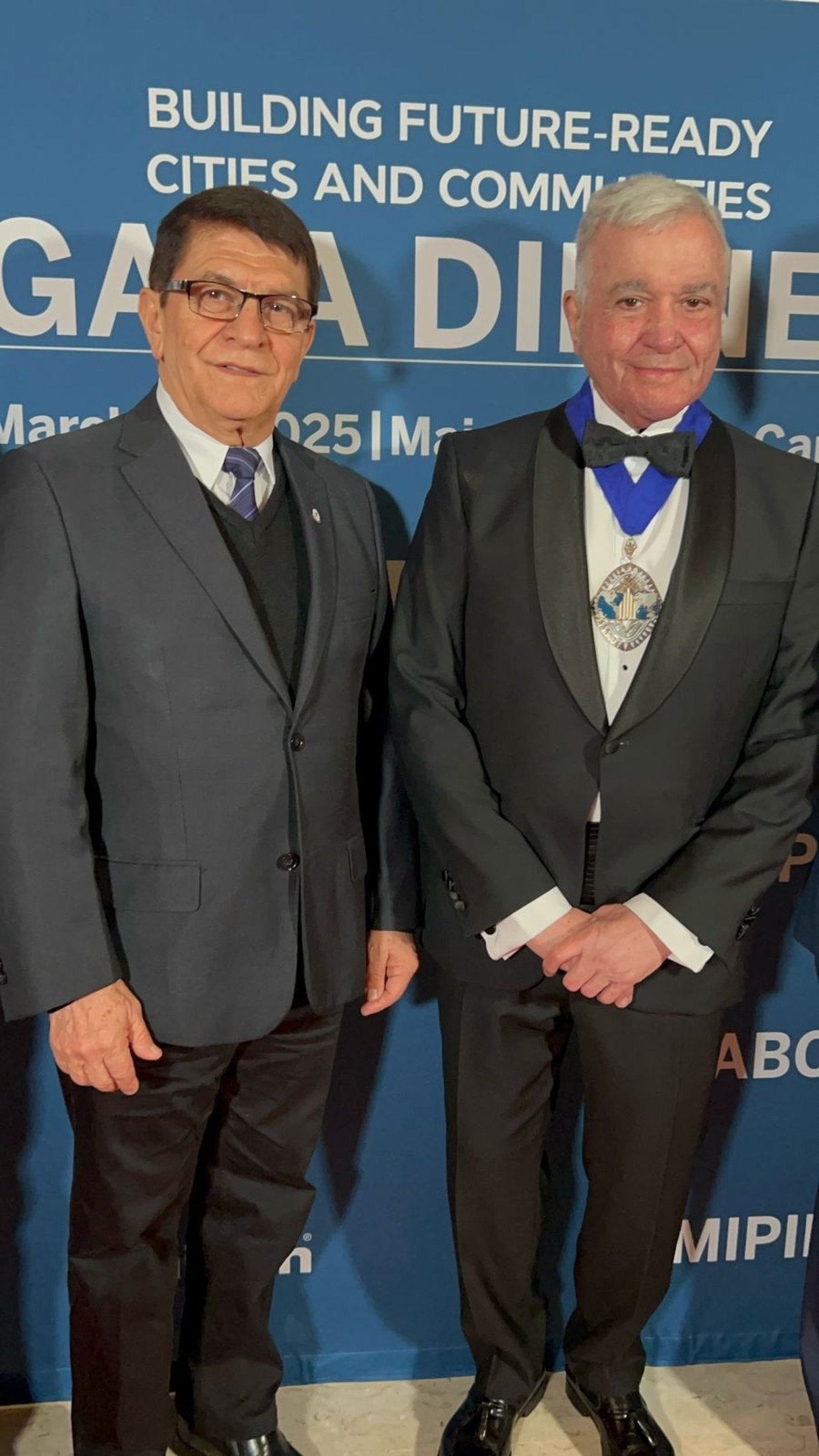 João Teodoro (E), presidente do Cofeci, ao lado do presidente eleito da Federação Imobiliária Internacional, Ramon Riera João Teodoro (E), presidente do Cofeci, ao lado do presidente eleito da Federação Imobiliária Internacional, Ramon Riera