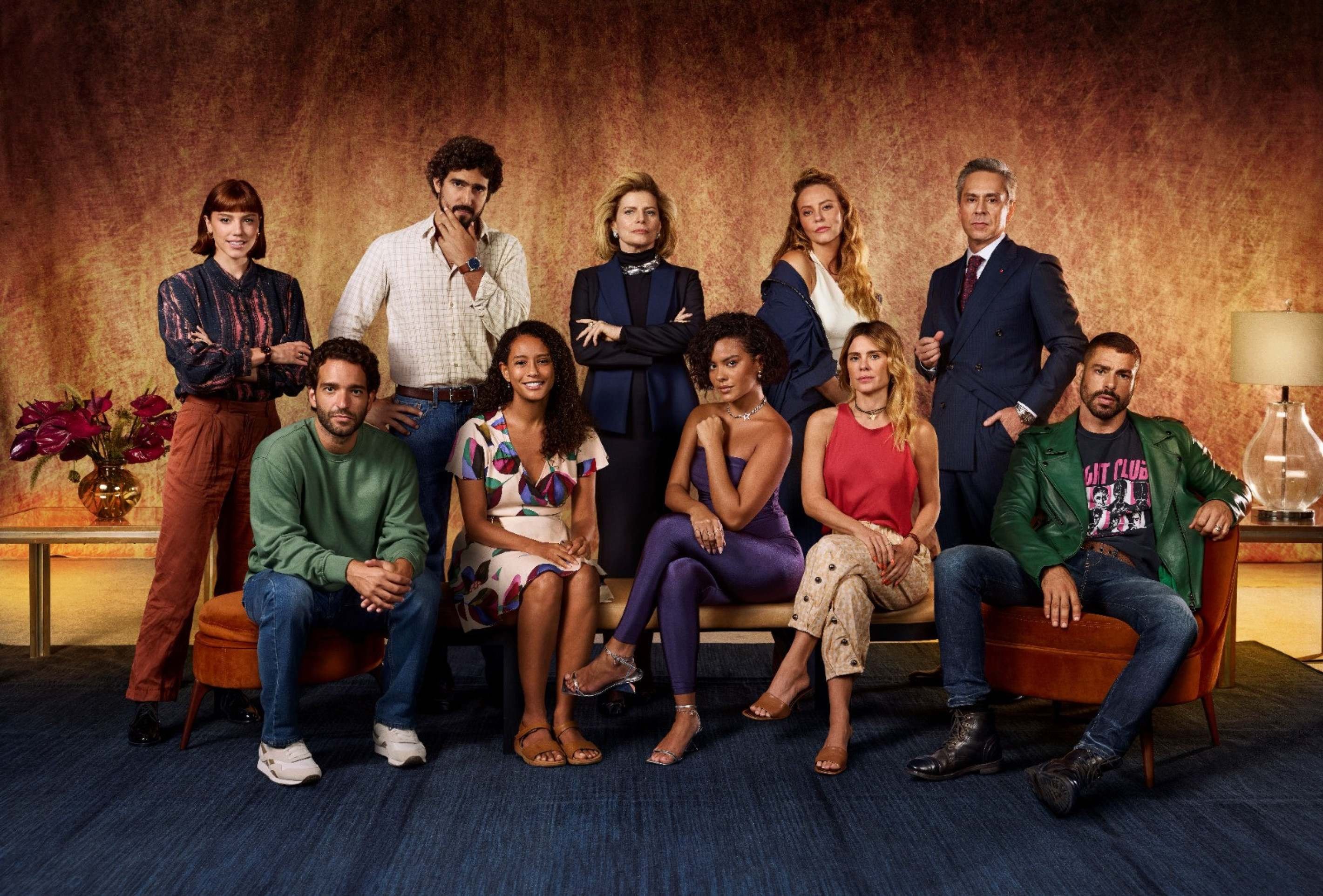 Vale tudo: Solange (Alice Wegmann), Afonso Roitman (Humberto Carrão), Ivan (Renato Góes), Raquel (Taís Araujo), Odete Roitman (Débora Bloch), Maria de Fátima (Bella Campos), Heleninha (Paolla Oliveira), Leila (Carolina Dieckmann), Marco Aurélio (Alexandre Nero) e César (Cauã Reymond) Vale tudo: Solange (Alice Wegmann), Afonso Roitman (Humberto Carrão), Ivan (Renato Góes), Raquel (Taís Araujo), Odete Roitman (Débora Bloch), Maria de Fátima (Bella Campos), Heleninha (Paolla Oliveira), Leila (Carolina Dieckmann), Marco Aurélio (Alexandre Nero) e César (Cauã Reymond)