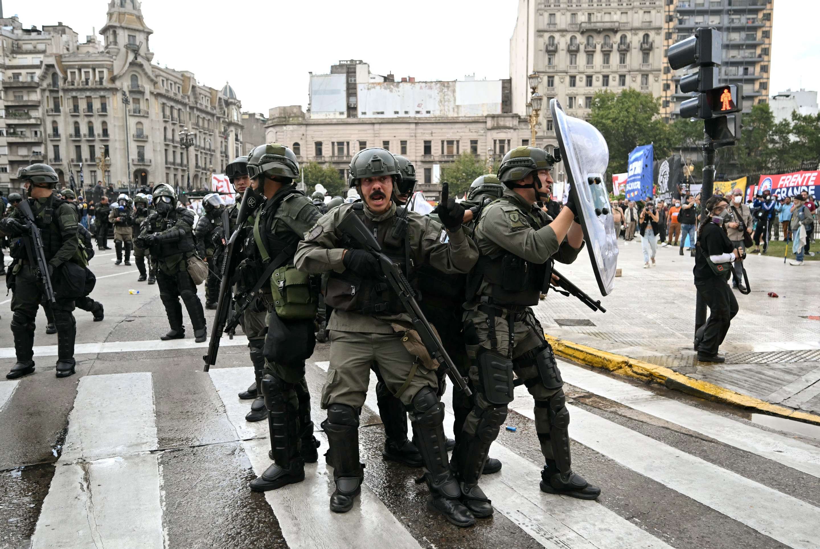  Riot police are seen during a protest of pensioners supported by football fans against the government of President Javier Milei in Buenos Aires on March 12, 2025. (Photo by Luis ROBAYO / AFP)       