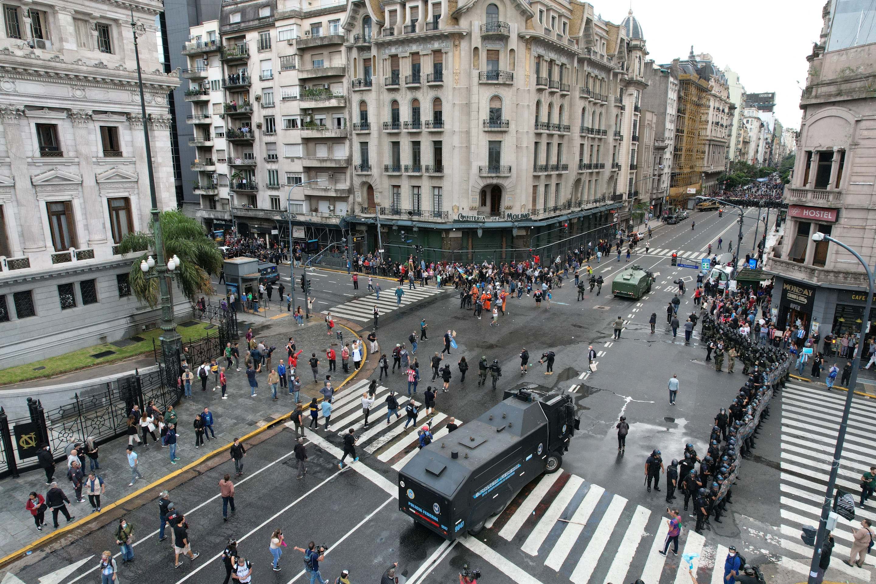  Aerial view of pensioners supported by football fans protesting against the government of President Javier Milei in Buenos Aires on March 12, 2025. (Photo by Luis ROBAYO / AFP)       