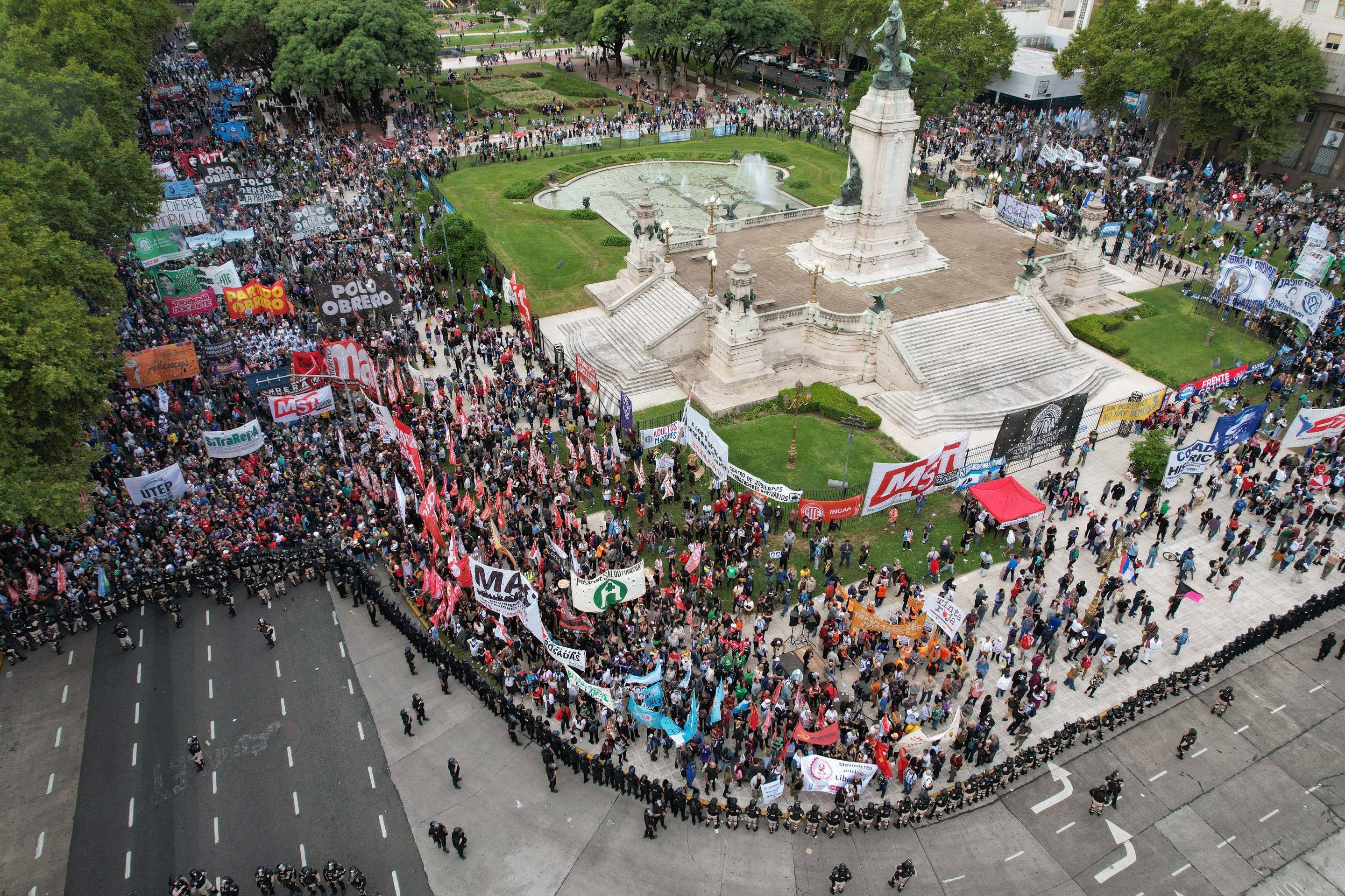  Aerial view of pensioners supported by football fans protesting against the government of President Javier Milei in Buenos Aires on March 12, 2025. (Photo by Luis ROBAYO / AFP)       