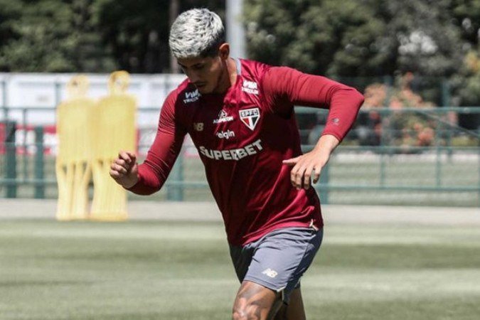 Lucas se reapresentou com dores no joelho direito - (crédito: Foto: Erico Leonan / São Paulo FC) Lucas se reapresentou com dores no joelho direito - (crédito: Foto: Erico Leonan / São Paulo FC)