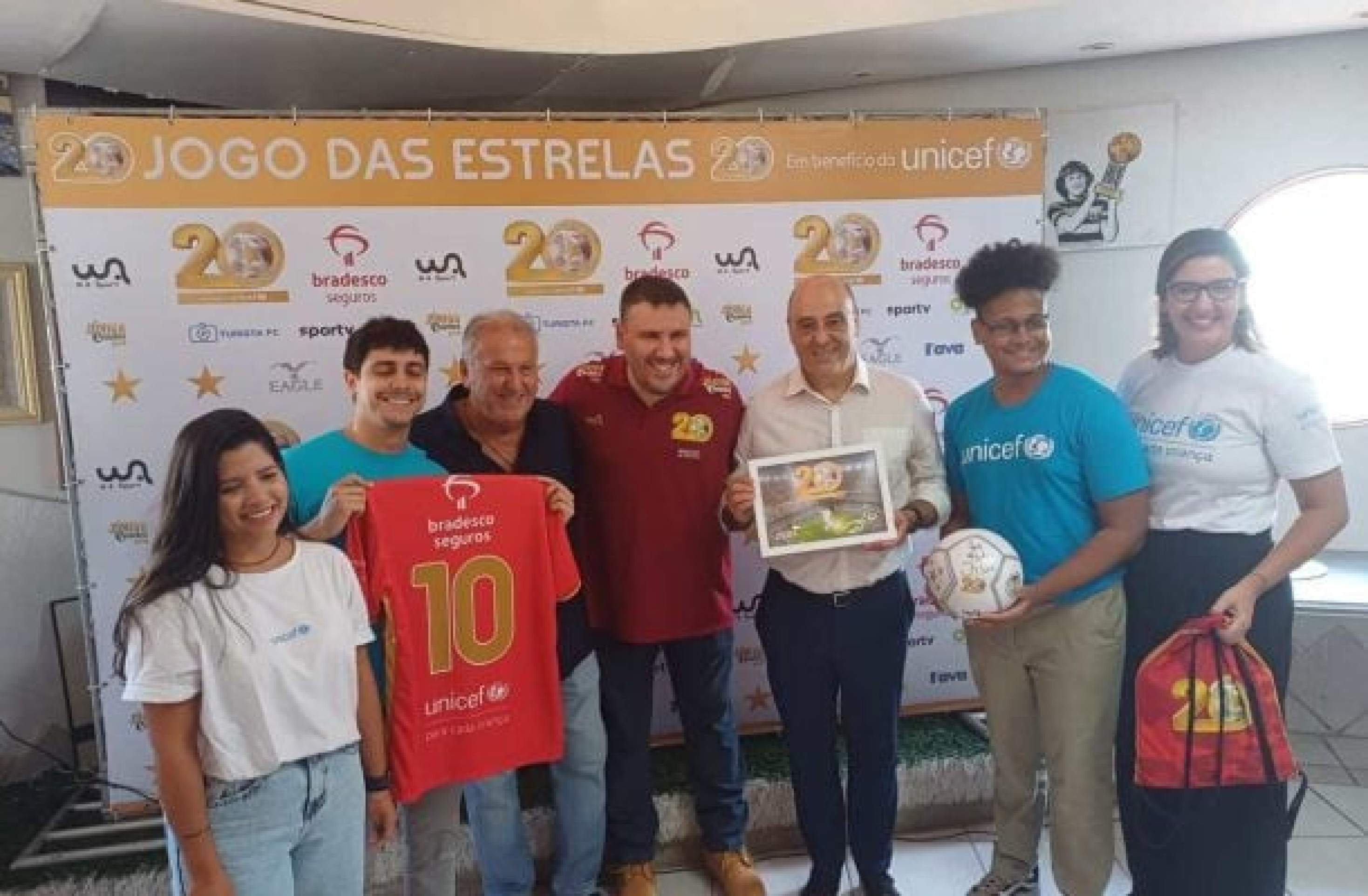 Zico homenageia Renato Aragão e os Trapalhões ao destinar arrecadação do Jogo das Estrelas ao UNICEF