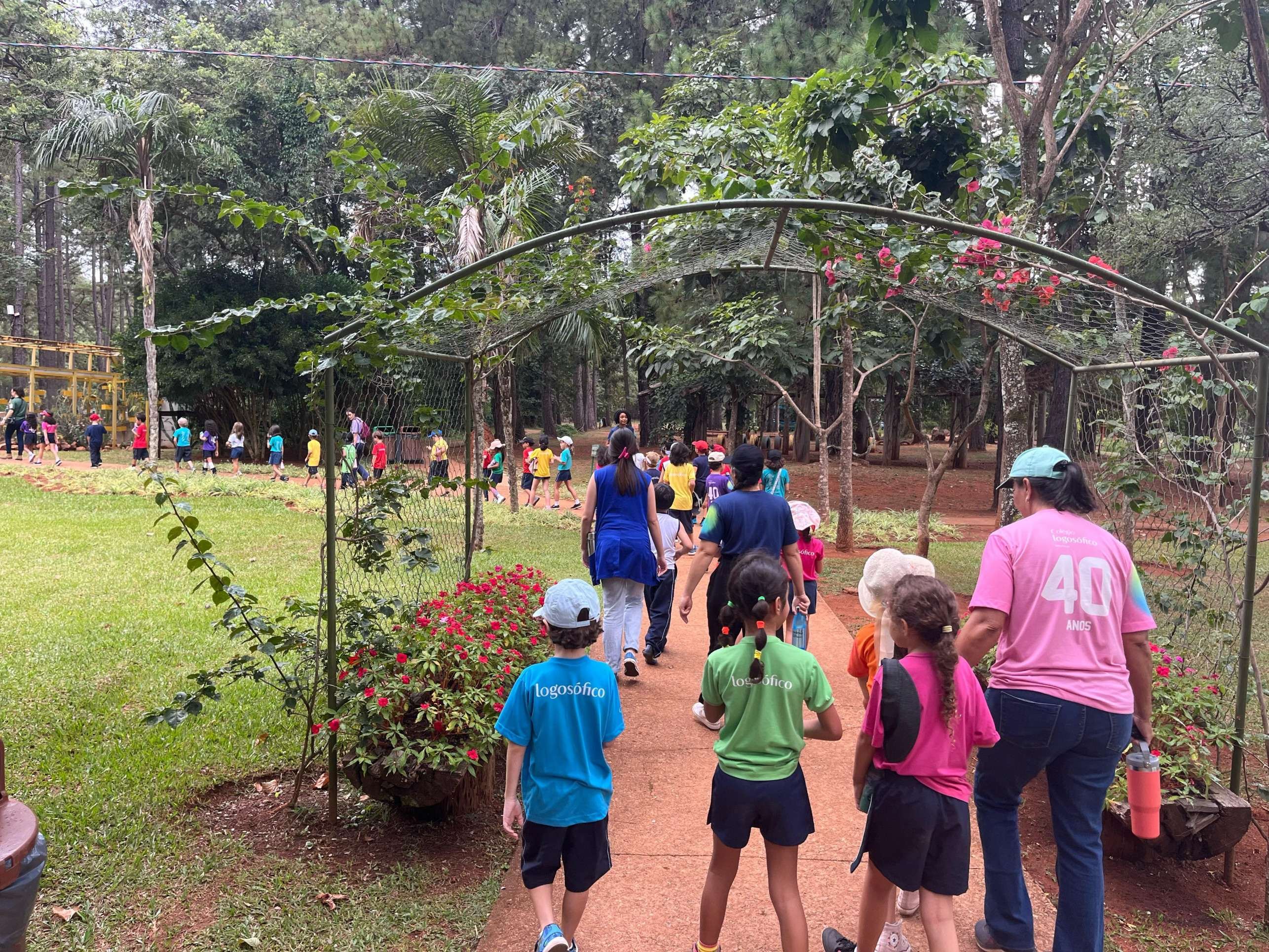 Crianças recebemvisita guiada aoJardim Botânico deBrasília (JBB)
