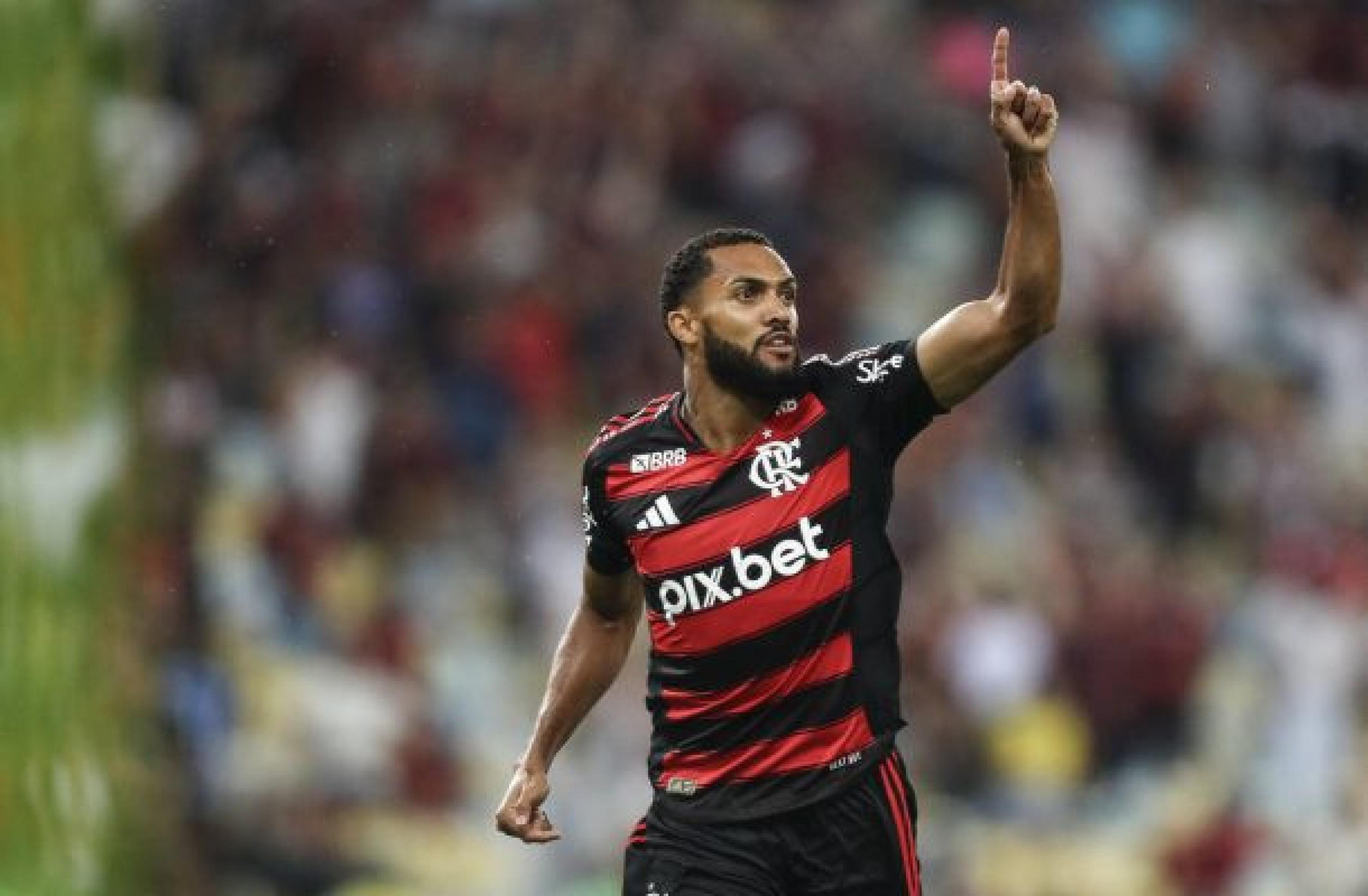 Juninho relembra início difícil e busca se firmar no Flamengo: ‘Não estou aqui por acaso’