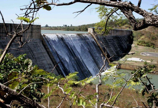 Reservatório do Descoberto está vertendo, mas questões como mudanças climáticas, crescimento da população e devastação do Cerrado precisam ser enfrentadas -  (crédito: Marco Peixoto/Caesb)