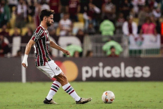 Martinelli em ação contra o Flamengo; jogador renova com o Fluminense - (crédito: Foto: LUCAS MERÇON / FLUMINENSE F.C.) Martinelli em ação contra o Flamengo; jogador renova com o Fluminense - (crédito: Foto: LUCAS MERÇON / FLUMINENSE F.C.)