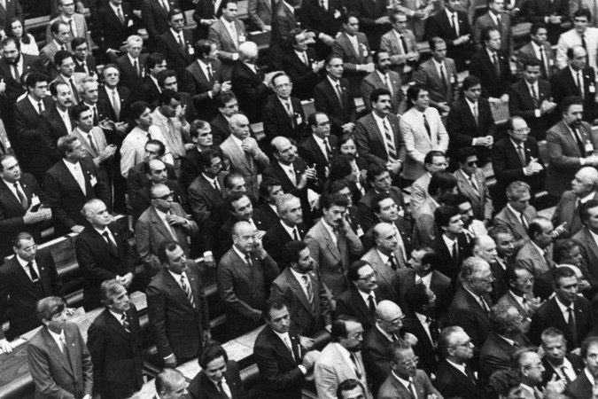 01/02/1987. Crédito: Gilberto Alves/CB/D.A Press. Parlamentares no plenário da Câmara dos Deputados durante a instalação da Assembleia Nacional Constituinte.  
