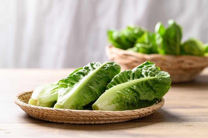 A alface é um alimento versátil e promove a saúde física e mental (Imagem: Nungning20 | Shutterstock) - (crédito: EdiCase) A alface é um alimento versátil e promove a saúde física e mental (Imagem: Nungning20 | Shutterstock) - (crédito: EdiCase)