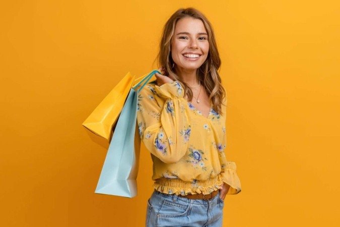 Compras consciente evitam impulsos que prejudicam o planejamento financeiro (Imagem: Maria Markevich | Shutterstock) - (crédito: EdiCase) Compras consciente evitam impulsos que prejudicam o planejamento financeiro (Imagem: Maria Markevich | Shutterstock) - (crédito: EdiCase)
