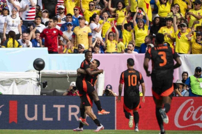 Arias (esq.) comemora gol da Colômbia contra a Costa Rica na Copa América-24 -  (crédito: Foto: ARIC BECKER/AFP via Getty Images)