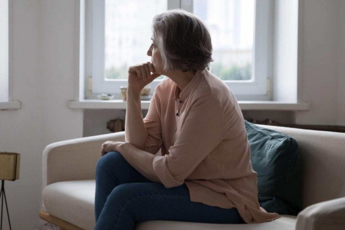 O nevoeiro cerebral é um sintoma comum na menopausa (Imagem: fizkes | Shutterstock) - (crédito: EdiCase) O nevoeiro cerebral é um sintoma comum na menopausa (Imagem: fizkes | Shutterstock) - (crédito: EdiCase)