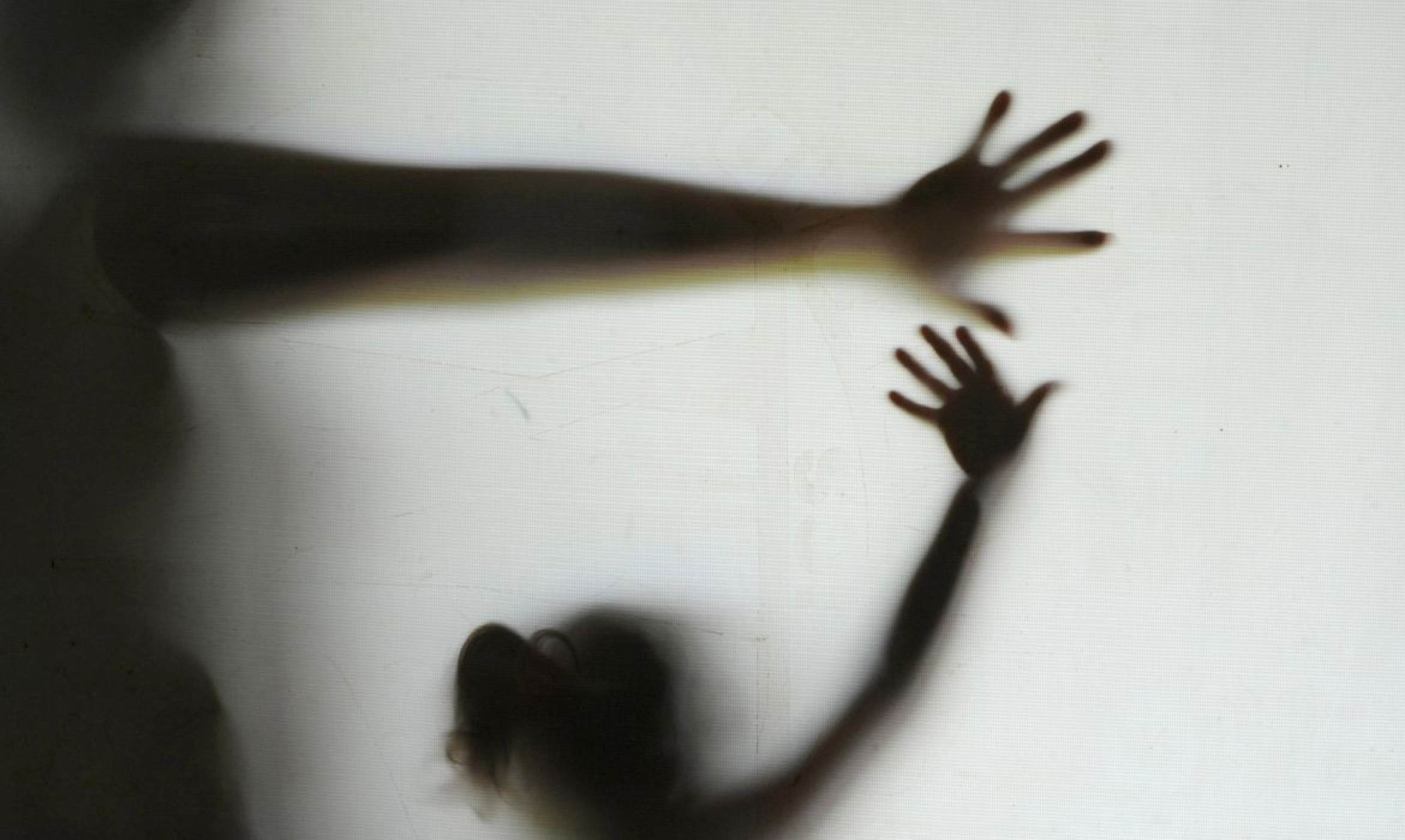 Ao fugir de violência, mães brasileiras são tratadas como sequestradoras em Portugal