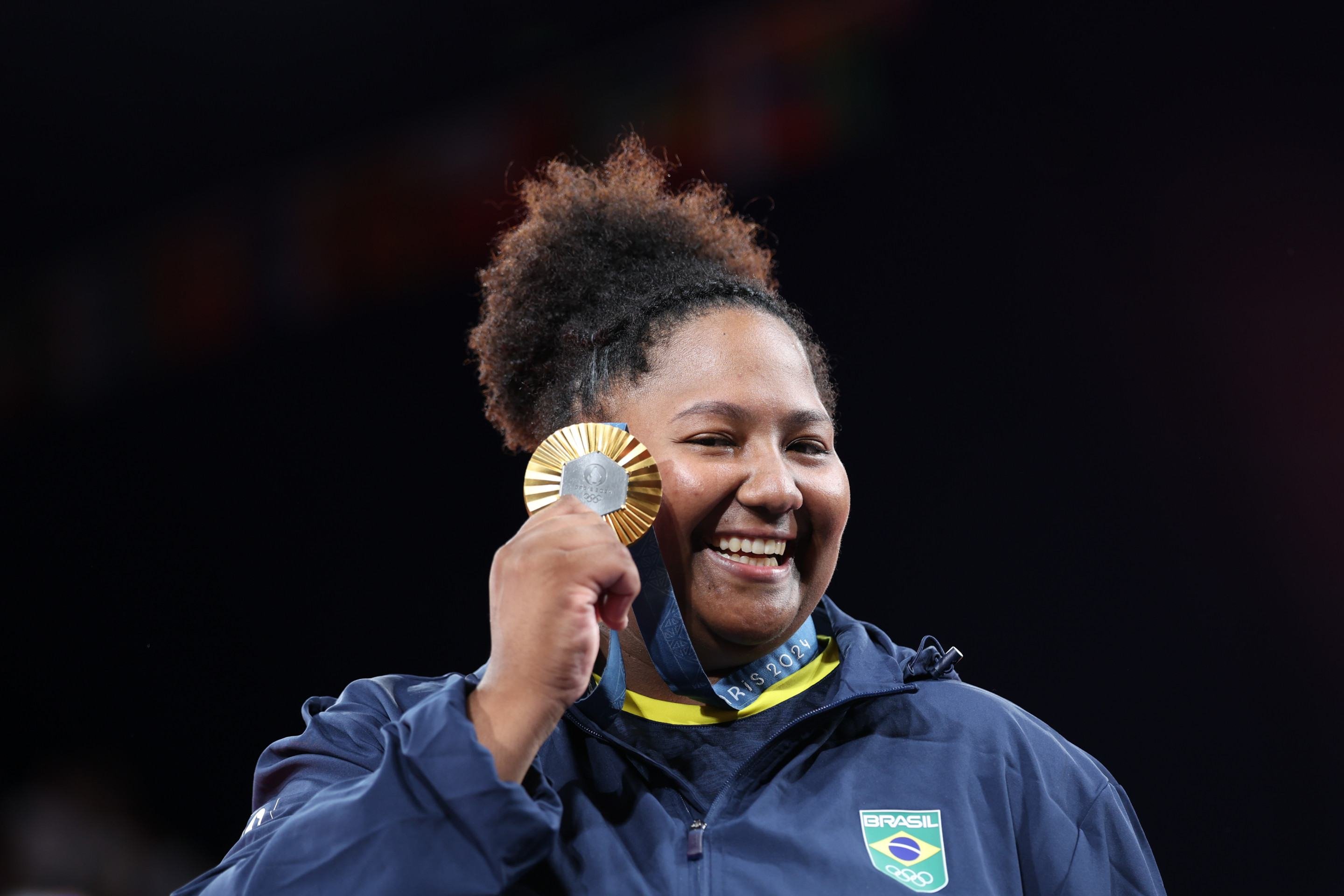 Campeã olímpica, Bia Souza curte a vida de celebridade do esporte 