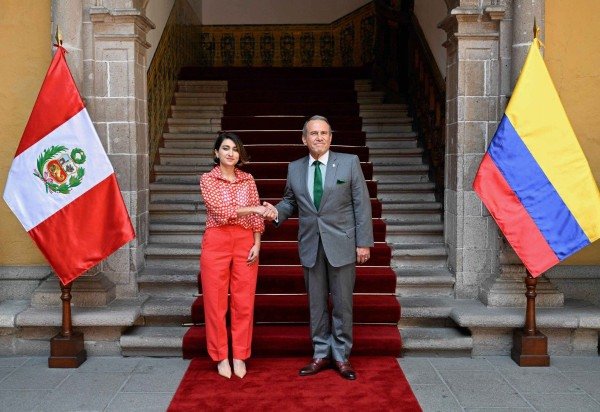 AFP/MINISTÉRIO DAS RELAÇÕES EXTERIORES DO PERU/FOLHETO
