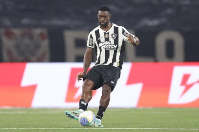 Angola atende a pedido do Botafogo sobre Bastos - (crédito: Foto: Vitor Silva/Botafogo) Angola atende a pedido do Botafogo sobre Bastos - (crédito: Foto: Vitor Silva/Botafogo)