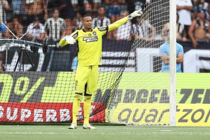 John em ação com a camisa do Botafogo, sendo um dos principais destaques da última temporada - (crédito: Foto: Vitor Silva/Botafogo) John em ação com a camisa do Botafogo, sendo um dos principais destaques da última temporada - (crédito: Foto: Vitor Silva/Botafogo)