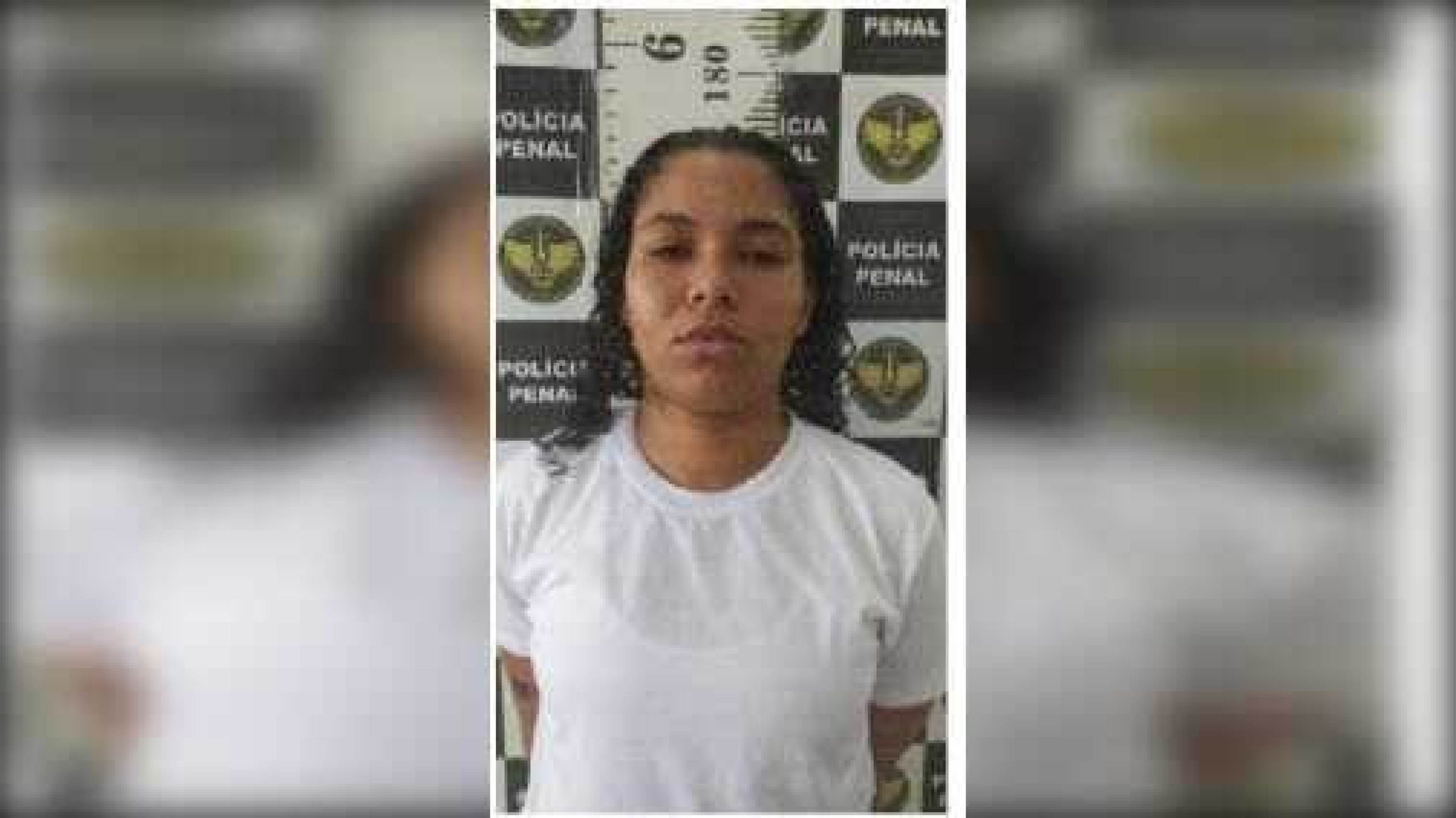 Foragida por torturar e raspar cabeça de jovem em mata é presa