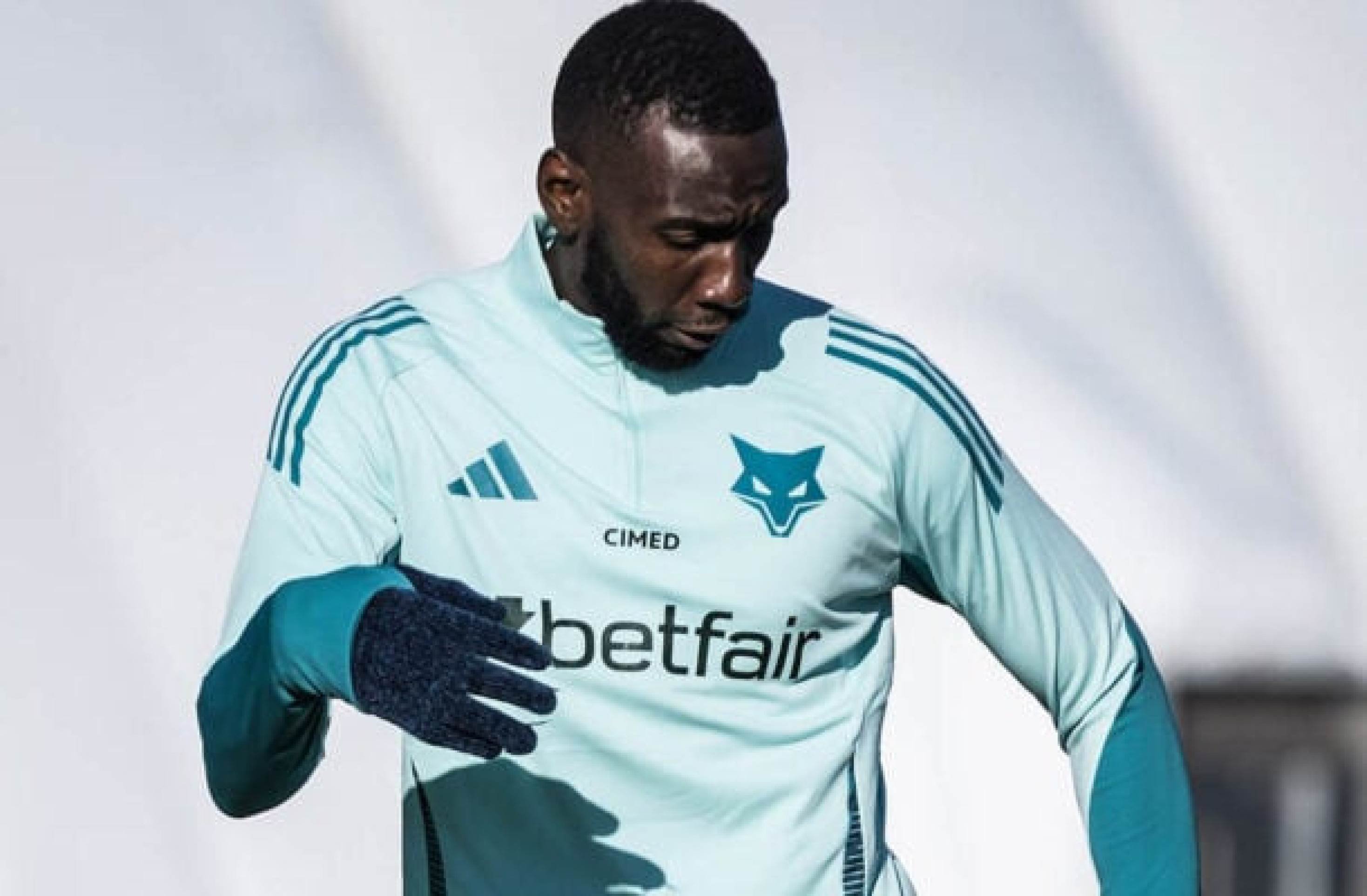 Bolasie, do Cruzeiro, vira desfalque de última hora e deve ficar fora do jogo contra o Botafogo
