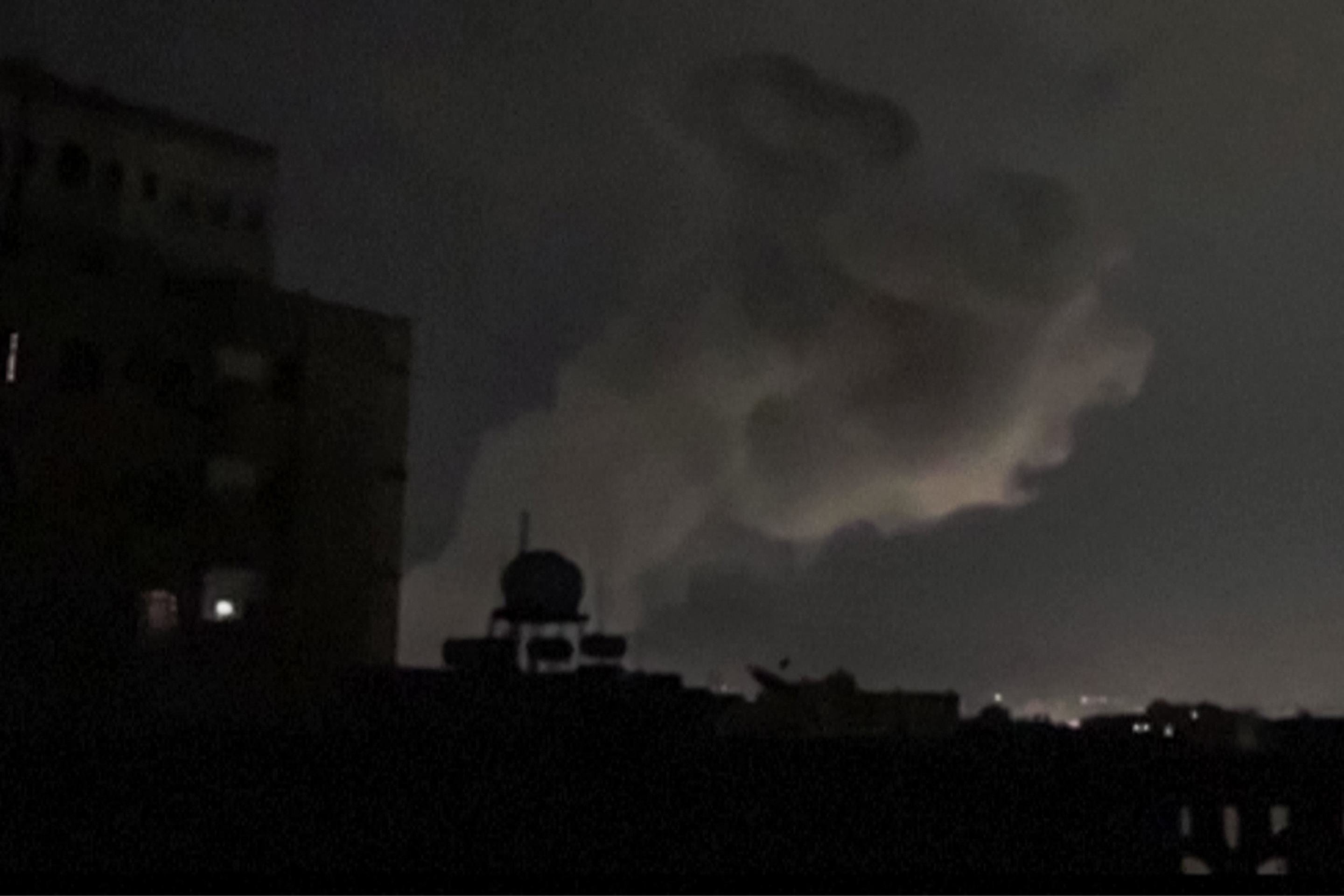 Nove civis mortos em bombardeios na capital do Iêmen, segundo rebeldes huthis
