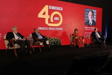Cristovam Buarque em painel no evento Democracia 40 anos: Conquistas, Dívidas e Desafios -  (crédito: Mariana Campos/CB/DA Press)