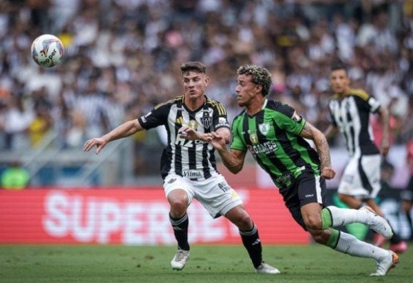NATANAEL - Foi bem nos dois lados do campo. No segundo tempo, foi mais participativo ofensivamente e criou algumas jogadas de perigo. NOTA: 6,5 - Foto: Pedro Souza / Atlético