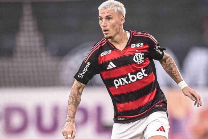 Flamengo planeja estender contrato do lateral uruguaio Varela - (crédito: Foto: PaulaReis/Flamengo) Flamengo planeja estender contrato do lateral uruguaio Varela - (crédito: Foto: PaulaReis/Flamengo)