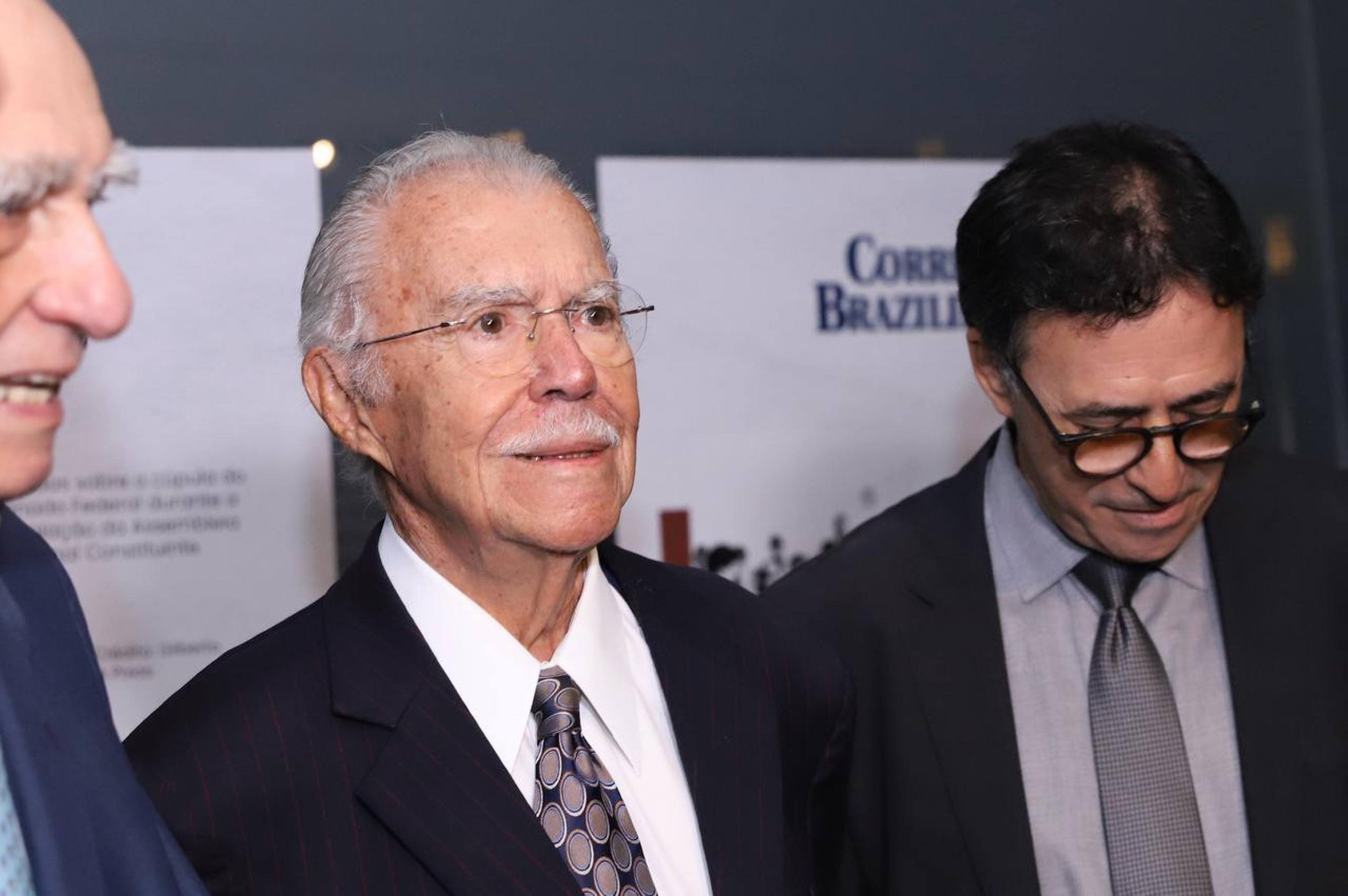 José Sarney participa de evento alusivo aos 40 anos da redemocratização e celebra conquistas