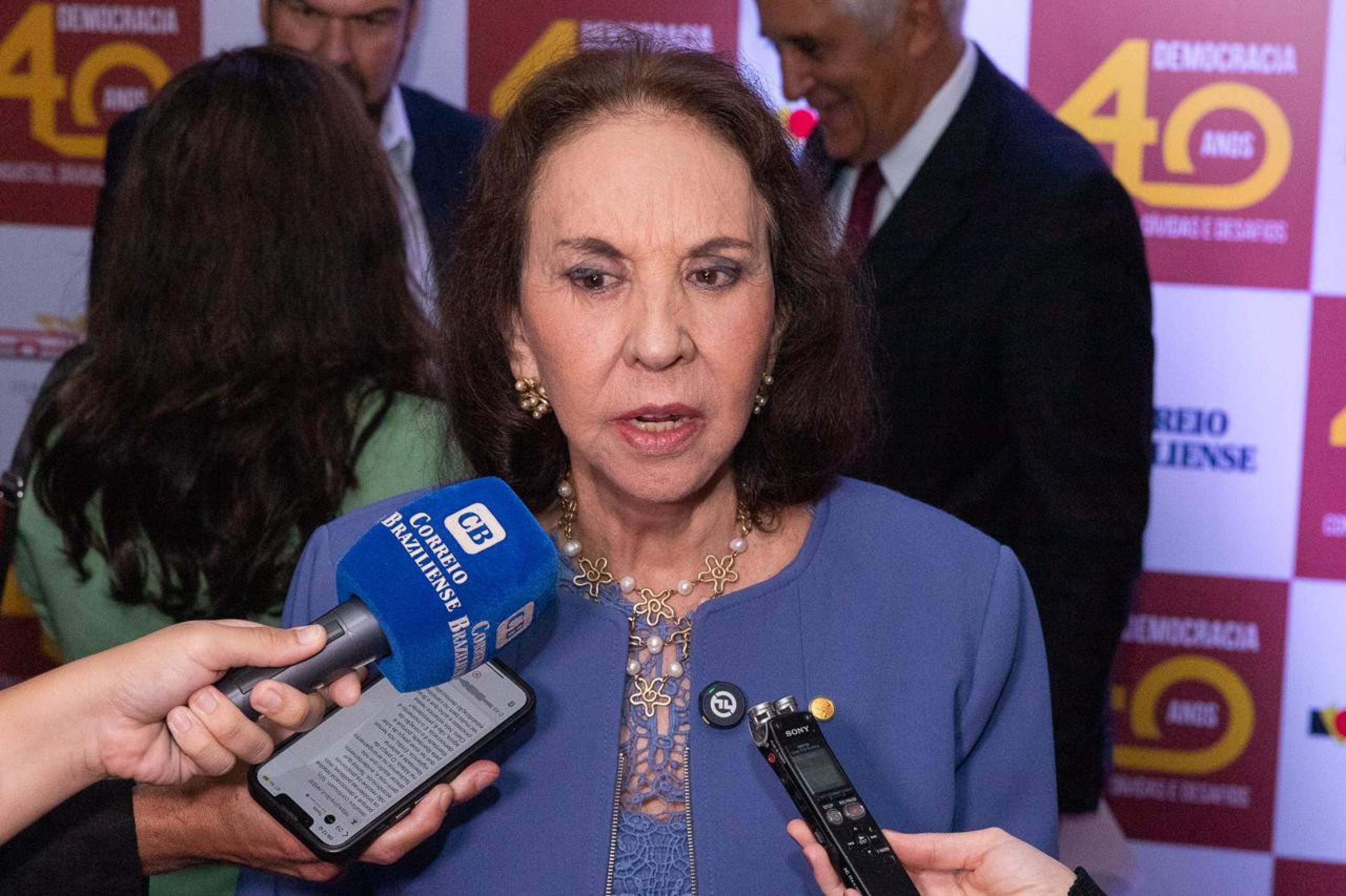 Para Abadia, a estabilidade democrática do país deve ser motivo de celebração, mas também de reflexão sobre os caminhos que ainda precisam ser percorridos, principalmente em relação aos direitos feministas