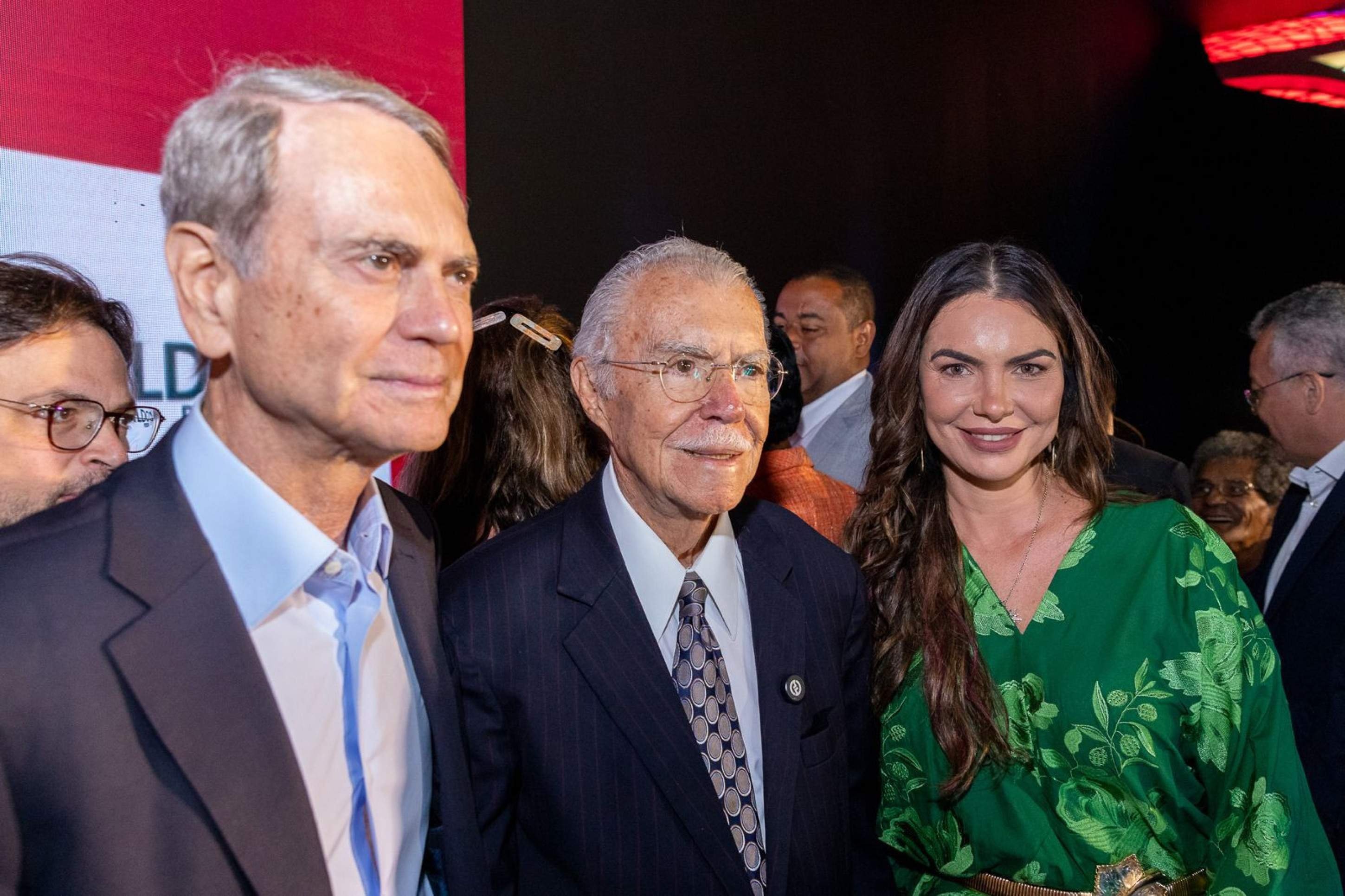 Paulo Octávio exalta poder conciliador de Sarney e diz que o ex-presidente é uma figura ímpar. Na Foto, o empresário Paulo Octávio, o ex-presidente José Sarney e a deputada distrital Paula Belmonte
