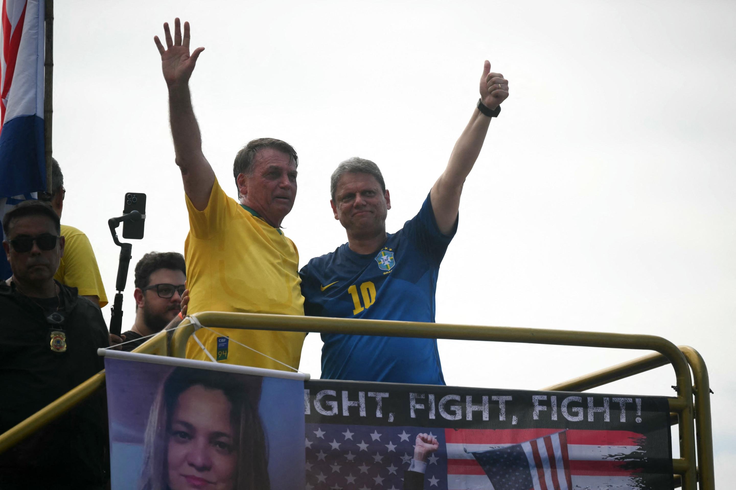 Tarcísio em ato com Bolsonaro: 