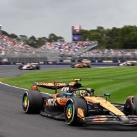 Norris segurou Verstappen na chuva e venceu o Grande Prêmio da Austrália       -  (crédito:  AFP)