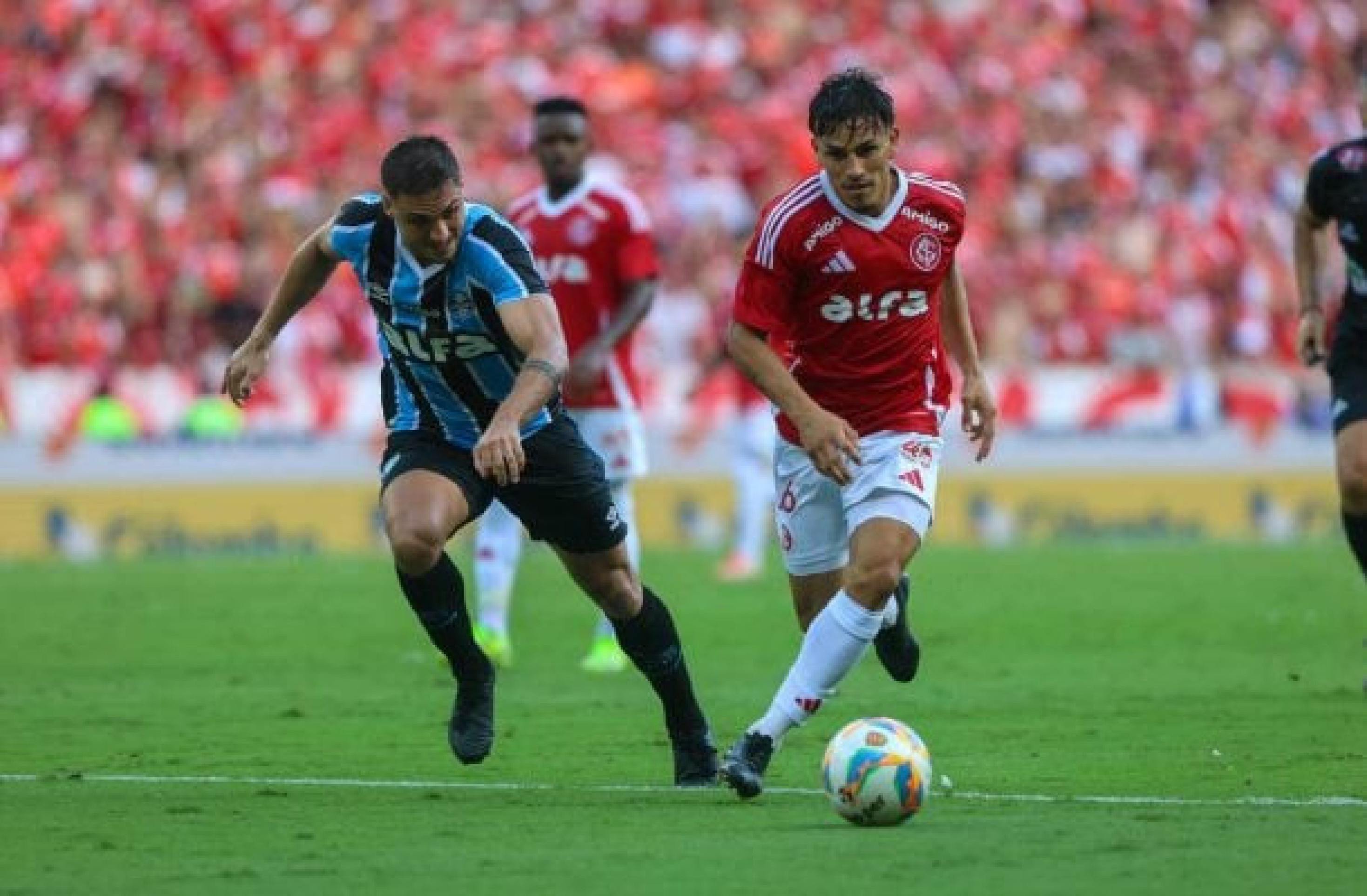 Internacional empata com Grêmio, quebra jejum e é campeão gaúcho