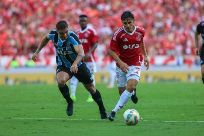 Valencia é protagonista no Gre-Nal ao marcar golaço de falta, que carimbou o título estadual do Internacional -  (crédito: Foto: Ricardo Duarte/Internacional)