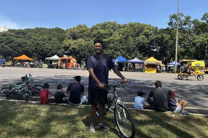 Alexandre Conceição, 26, recorre ao Eixão do Lazer para fugir do apartamento abafado