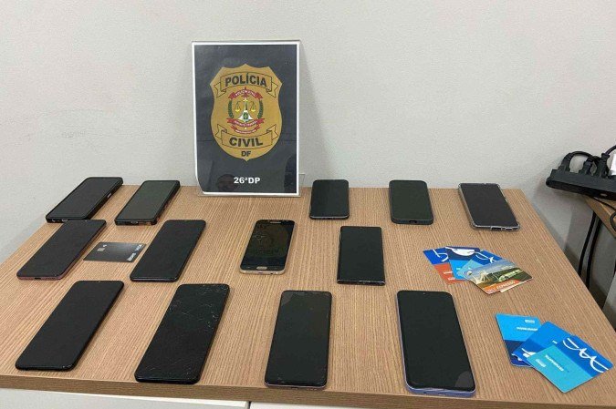 A polícia descobriu que a quadrilha tinha como foco os furtos dentro de ônibus e metrô - (crédito: Divulgação/PCDF) A polícia descobriu que a quadrilha tinha como foco os furtos dentro de ônibus e metrô - (crédito: Divulgação/PCDF)