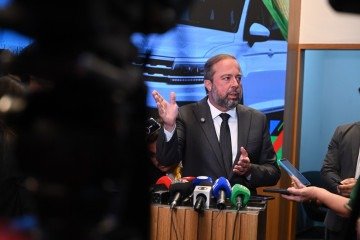 Ministro de Minas e Energia, Alexandre Silveira anuncia adoção de combustível E30, que aumenta a porcentagem de etanol na gasolina -  (crédito: Ricardo Botelho/MME)