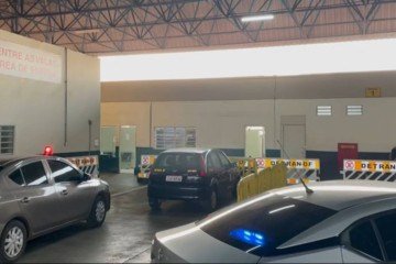 Os suspeitos estariam recebendo cerca de R$ 50, 00 a cada documento emitido  -  (crédito: Detran-DF)