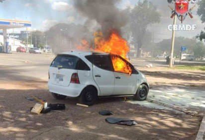 Mercedes-Benz é tomada por fogo nesta segunda (17/3), no Gama
