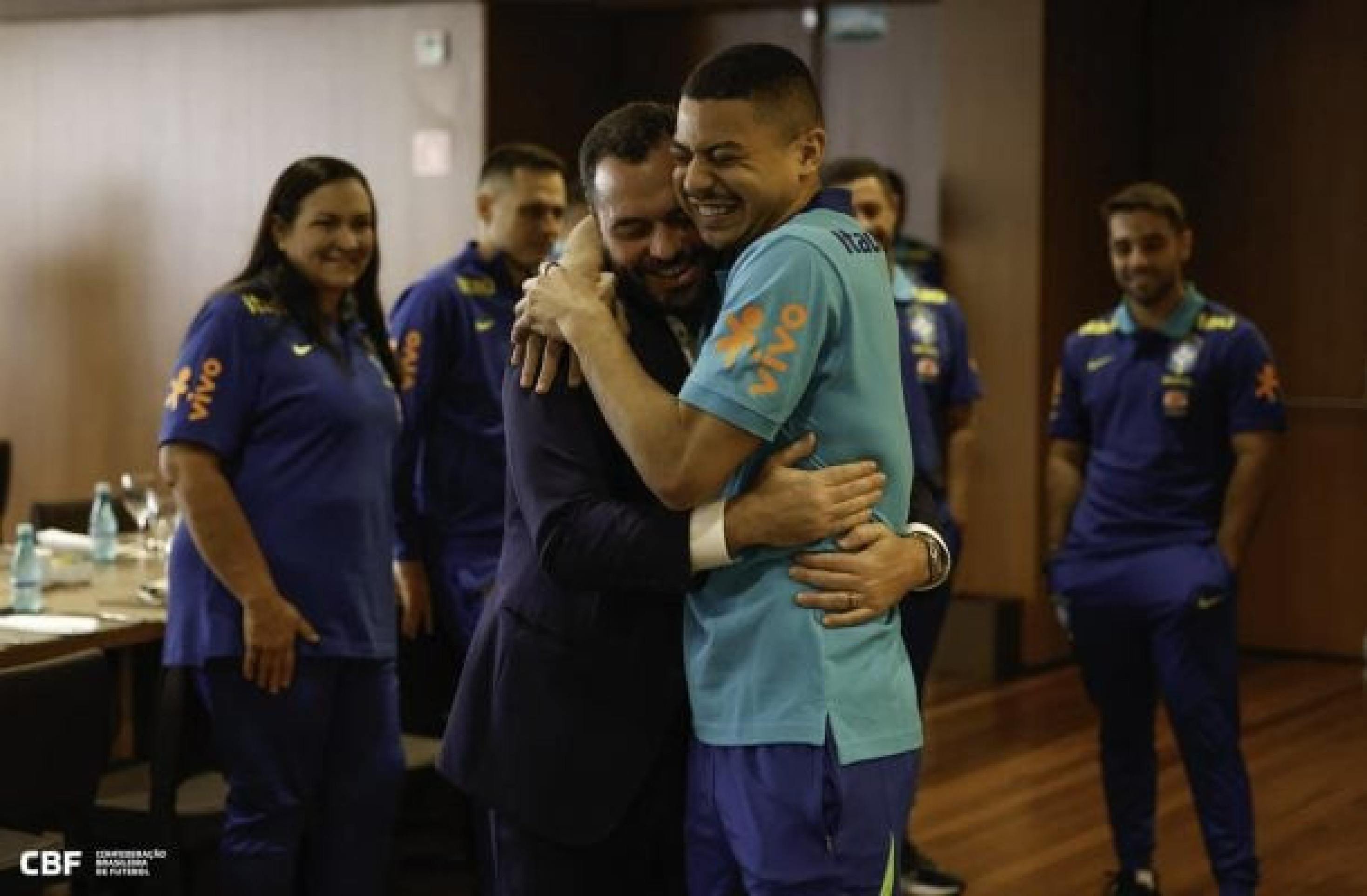 Mário Bittencourt reencontra André, ex-Fluminense, na Seleção