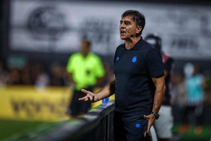 Quinteros precisará aproveitar o tempo livre de treinos para corrigir problemas no time do Grêmio - (crédito: Foto: Angelo Pieretti / Grêmio FBPA) Quinteros precisará aproveitar o tempo livre de treinos para corrigir problemas no time do Grêmio - (crédito: Foto: Angelo Pieretti / Grêmio FBPA)