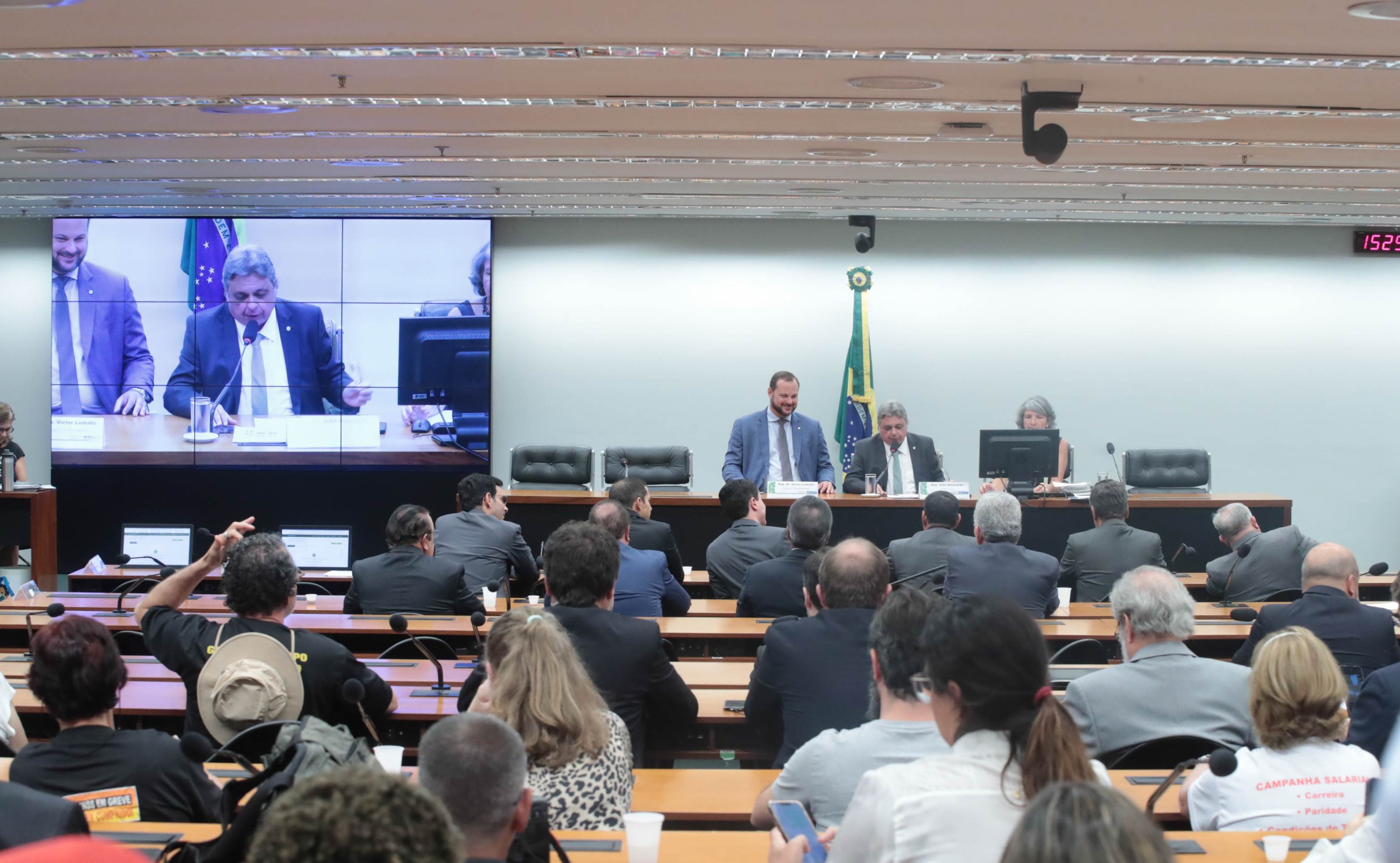 Com três meses de atraso, Congresso se prepara para votar Orçamento