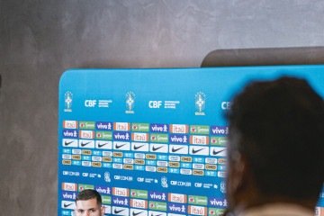 Além de um dos atletas mais experientes do elenco verde-amarelo, Bruno Guimarães é capitão do clube em que joga, o Newcastle, da Inglaterra 