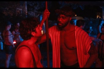 Filme Maré alta, com Marcos Pigossi. Marcos Pigossi e James Blandl