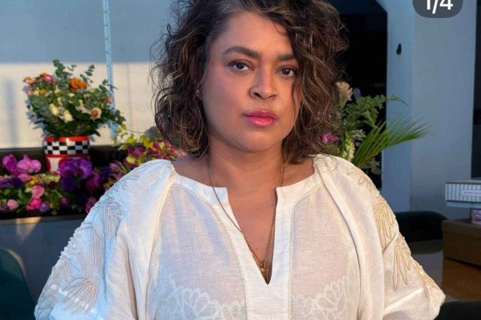 A assessoria da artista, contudo, esclareceu ao Estadão que a cantora estava apenas a caminho de São Paulo para continuar o tratamento: A assessoria da artista, contudo, esclareceu ao Estadão que a cantora estava apenas a caminho de São Paulo para continuar o tratamento: