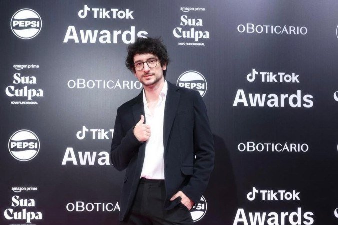 Igor Bucioli tem 28 anos, e além de criar conteúdo nas redes sociasi também é professor de enegenharia -  (crédito: Reprodução/Instagram)