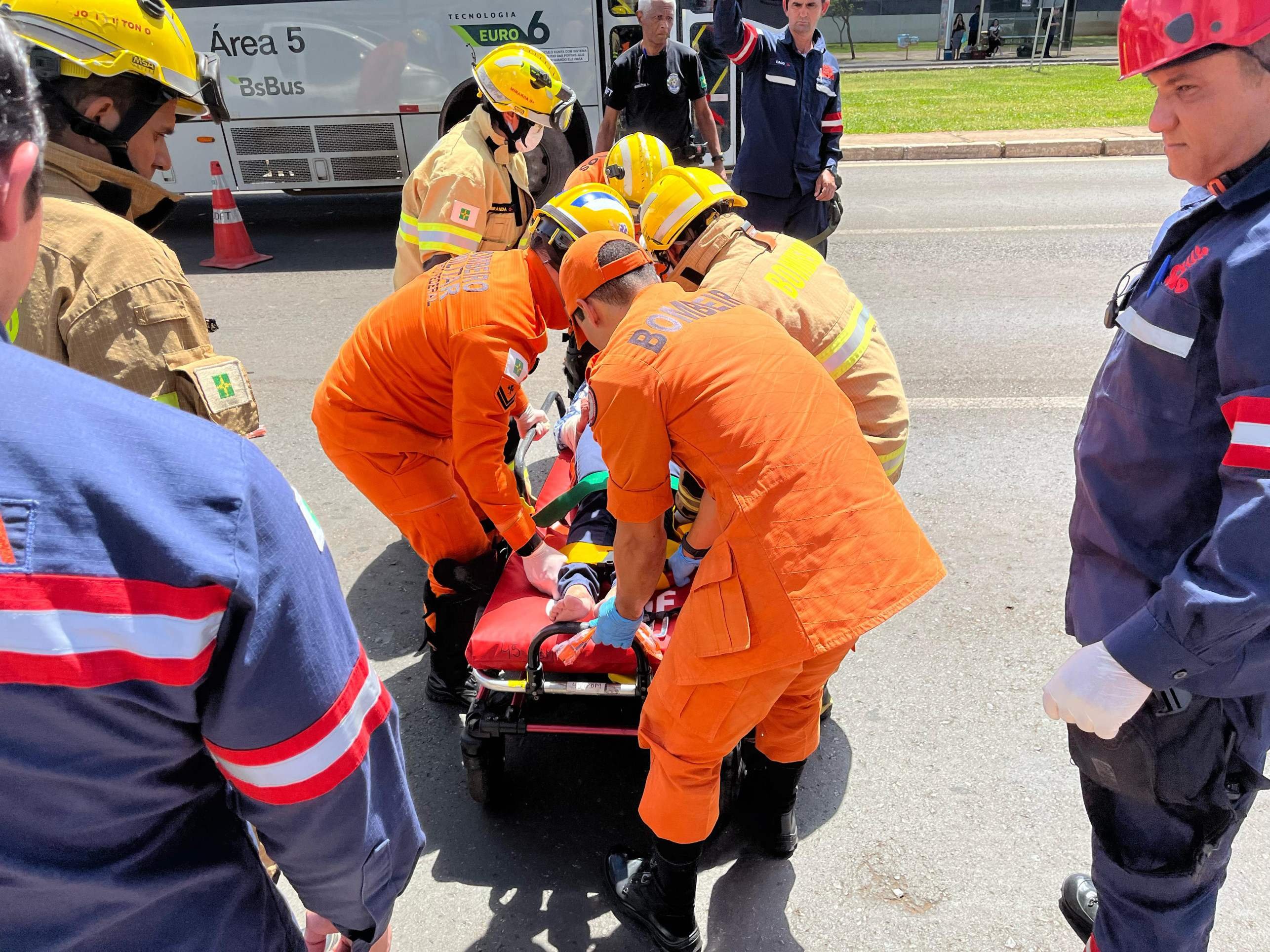 Idosa é atropelada no SIG e levada em estado grave ao Hospital de Base