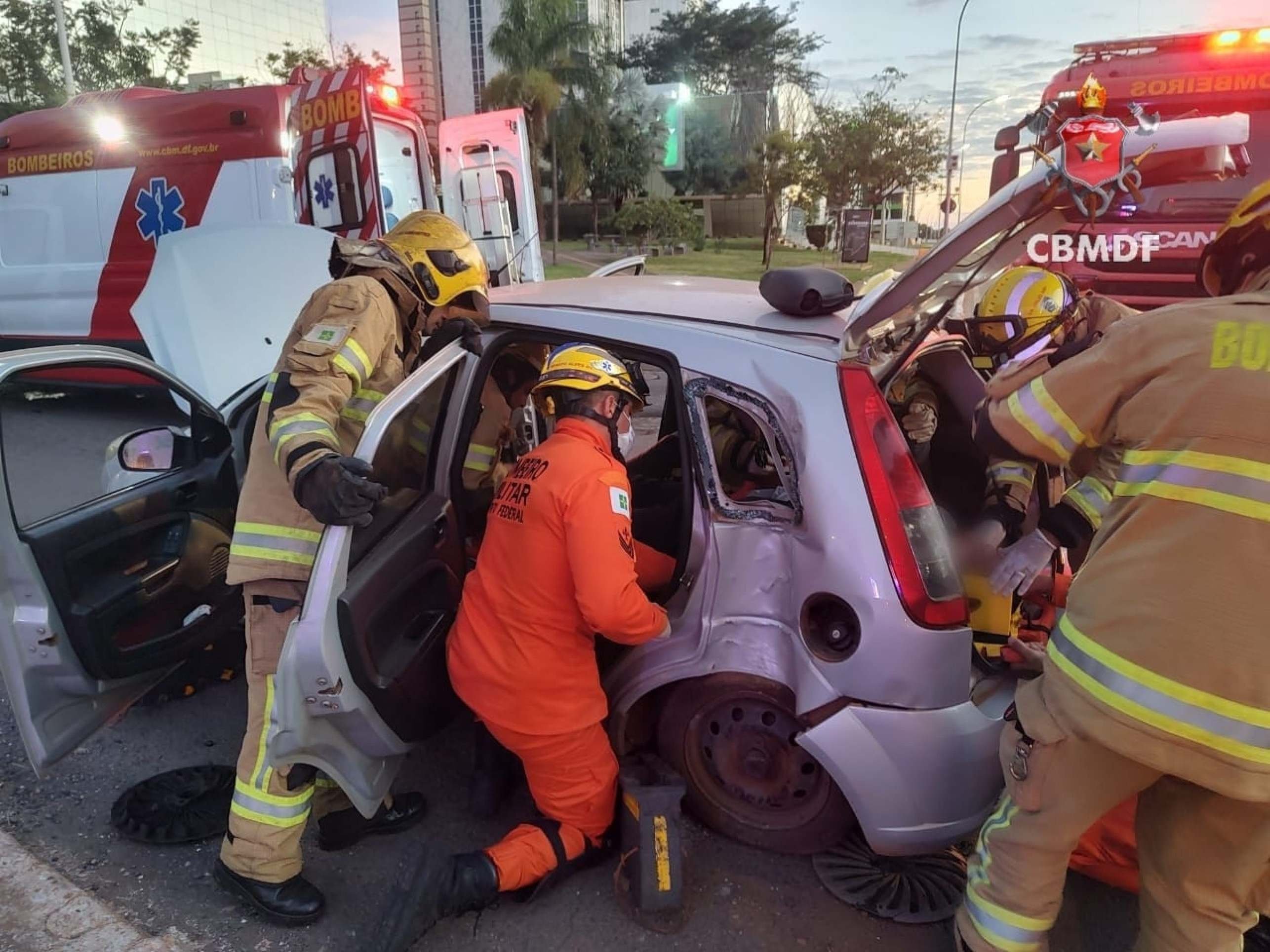 O motorista do carro foi o único ferido 